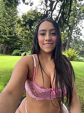 JuliettaGmz online show from May 4, 2026, 3:15 pm