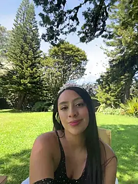 JuliettaGmz online show from May 14, 2026, 3:31 pm