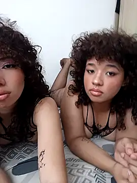 Chloe and Violeta online show from July 10, 2026, 1:22 pm