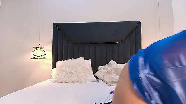 NaiaVelvet online show from April 16, 2026, 11:33 am