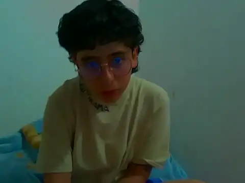 LatinHeatX22 online show from April 16, 2026, 9:37 pm