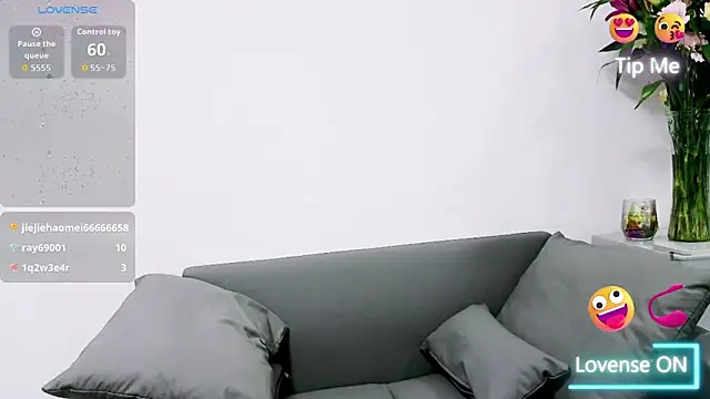 youyou-55 online show from April 18, 2026, 3:47 pm