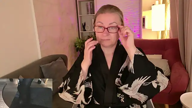 Alexandra Kind online show from May 18, 2026, 4:07 am