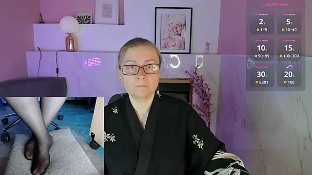 Alexandra Kind online show from May 8, 2026, 1:48 pm