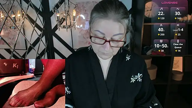 Alexandra Kind online show from May 15, 2026, 1:42 pm