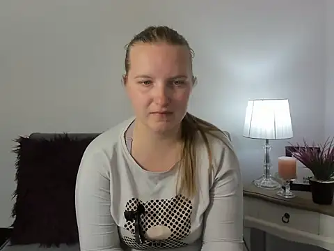 Snapshot of RoseTeacherX chatting on April 17, 2026, 5:16 pm RoseTeacherX online show from April 17, 2026, 5:16 pm