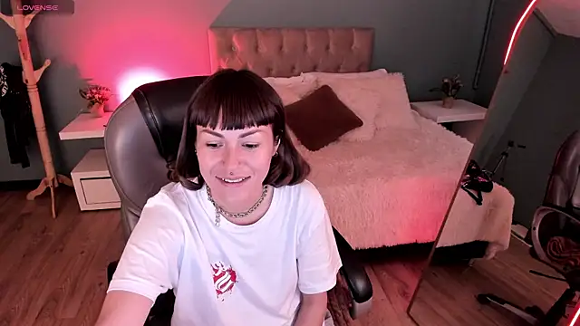 Kim Jeins666  online show from June 2, 2026, 1:11 pm