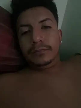 Snapshot of Alcantar01 chatting on May 5, 2026, 1:03 pm Alcantar01 online show from May 5, 2026, 1:03 pm