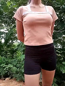 Snapshot of Elena_Mia chatting on July 14, 2026, 10:49 pm Elena Mia online show from July 14, 2026, 10:49 pm