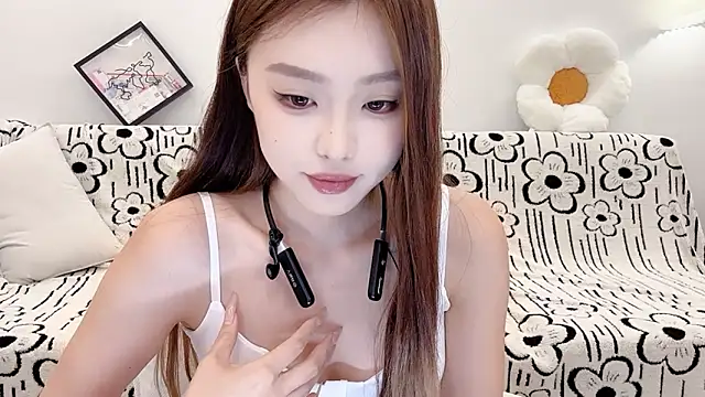 Snapshot of IAIA_iris chatting on April 18, 2026, 7:58 pm IAIA iris online show from April 18, 2026, 7:58 pm