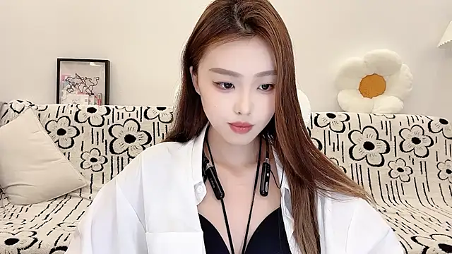 Snapshot of IAIA_iris chatting on April 19, 2026, 4:52 pm IAIA iris online show from April 19, 2026, 4:52 pm