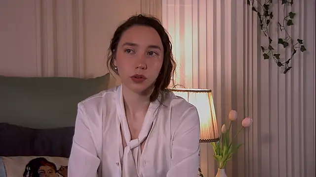 Suzaneey online show from May 18, 2026, 6:45 pm