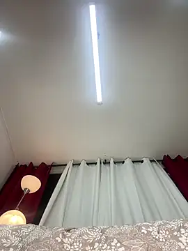 Lila-pinkky online show from May 11, 2026, 11:33 am