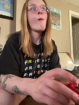 skyerose11 online show from April 21, 2026, 11:44 pm