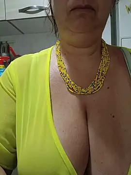 Snapshot of CasalingaEccitata chatting on July 17, 2026, 3:37 am CasalingaEccitata online show from July 17, 2026, 3:37 am