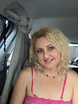 misskissxoxo online show from May 5, 2026, 6:49 am