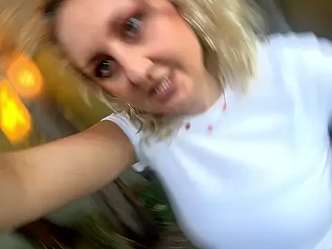 misskissxoxo online show from May 14, 2026, 6:54 am