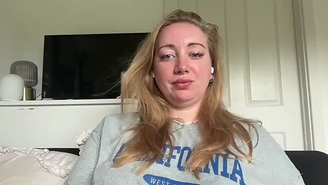 Snapshot of arielsweetieee chatting on June 20, 2026, 7:24 am arielsweetieee online show from June 20, 2026, 7:24 am