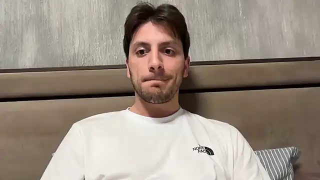 italianass94 online show from April 16, 2026, 9:39 pm