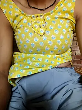 Snapshot of Cute-Nitya_21 chatting on May 3, 2026, 4:39 am Cute-Nitya 21 online show from May 3, 2026, 4:39 am