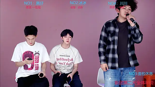 Y-lucky01 online show from April 17, 2026, 12:41 pm