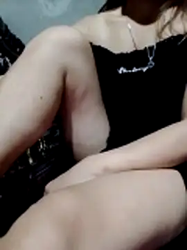 Snapshot of Zara-Lina chatting on June 3, 2026, 1:01 pm Zara-Lina online show from June 3, 2026, 1:01 pm
