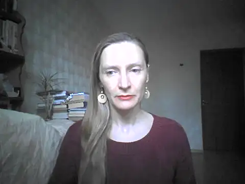 Snapshot of LunaBelle8 chatting on May 13, 2026, 2:02 pm LunaBelle8 online show from May 13, 2026, 2:02 pm