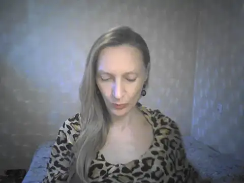 Snapshot of LunaBelle8 chatting on April 23, 2026, 5:14 pm LunaBelle8 online show from April 23, 2026, 5:14 pm