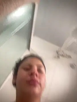 Livia-cortez online show from May 27, 2026, 12:45 pm