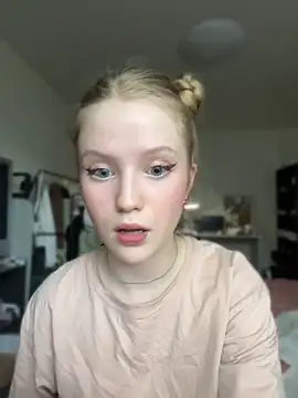 Snapshot of LilianHowards chatting on July 2, 2026, 12:22 pm LilianHowards online show from July 2, 2026, 12:22 pm