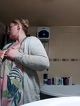 BigBoobsMia123 online show from April 16, 2026, 9:39 pm