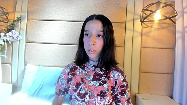IsabellaPhil online show from April 29, 2026, 3:54 am