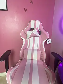  PRETTYANGEL  online show from April 17, 2026, 11:07 pm