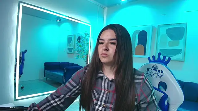 Anya Volke online show from May 8, 2026, 7:28 pm