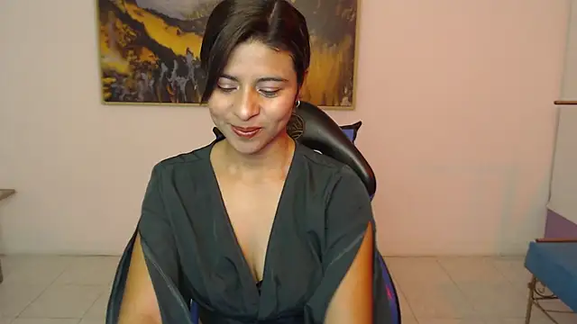 Lady isabella  online show from May 6, 2026, 1:15 pm