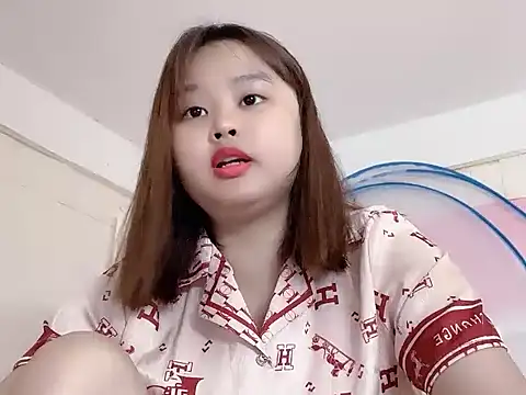 NhungNhun789 online show from May 17, 2026, 8:36 am