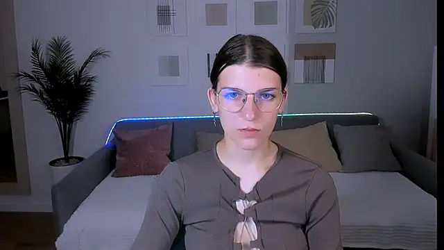 AnnaThorne online show from May 16, 2026, 4:33 am