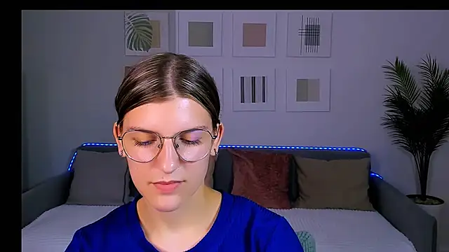AnnaThorne online show from June 2, 2026, 9:31 am
