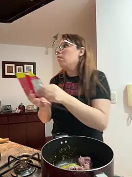 AliceMtz online show from April 17, 2026, 6:55 pm