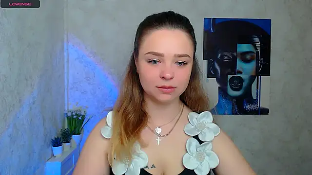 NicoleAura online show from May 12, 2026, 6:32 am