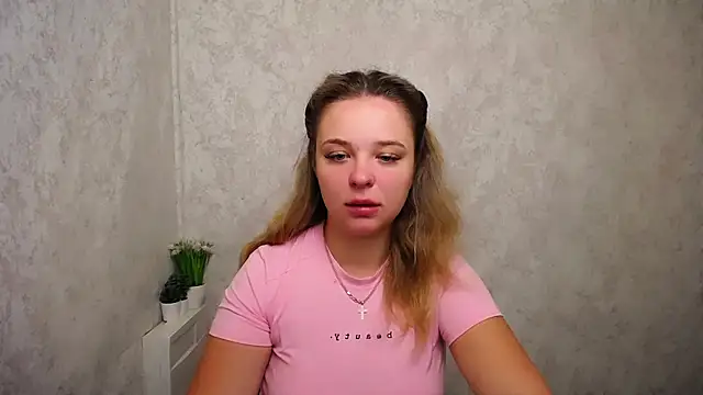 NicoleAura online show from June 26, 2026, 5:02 am