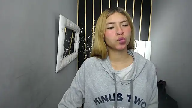 Snapshot of nancy_blonde chatting on June 17, 2026, 12:48 pm nancy blonde online show from June 17, 2026, 12:48 pm