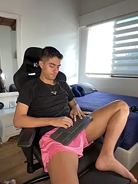 Simoonn8 online show from April 30, 2026, 3:41 pm