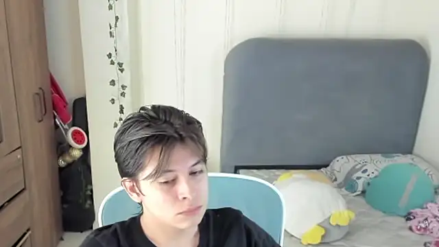 Snapshot of Felixzyn chatting on July 19, 2026, 7:10 pm Felixzyn online show from July 19, 2026, 7:10 pm