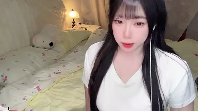 SweetButWildbaby online show from May 11, 2026, 3:51 pm