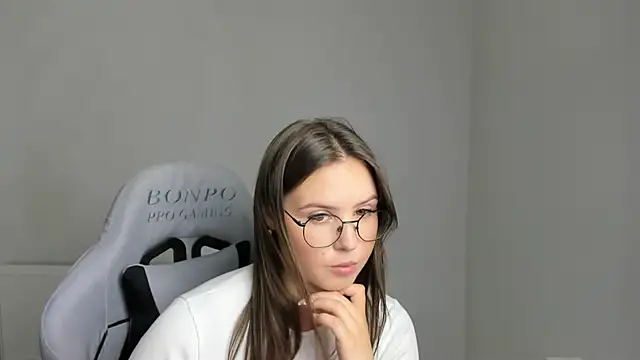 Regina cute  online show from July 3, 2026, 11:28 am