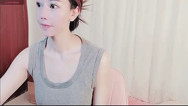 Victoria05031 online show from May 5, 2026, 3:26 pm
