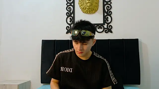 Snapshot of LunayDream chatting on June 17, 2026, 12:04 pm LunayDream online show from June 17, 2026, 12:04 pm