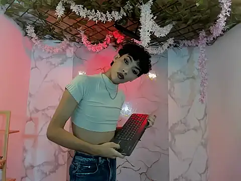 DAHNE HOT  online show from May 14, 2026, 11:07 am