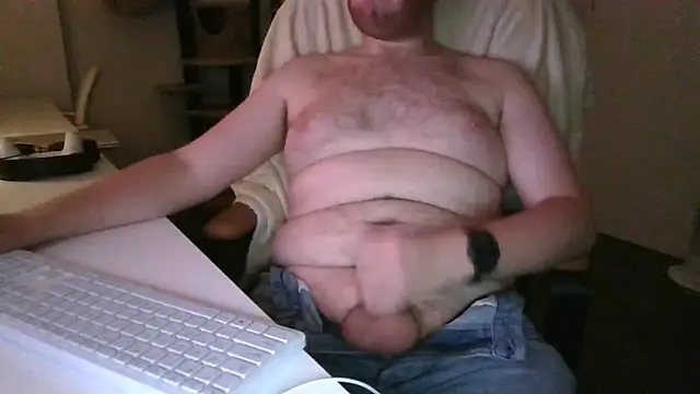 richard9718 online show from May 15, 2026, 11:03 pm